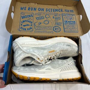 Brooks Adrenaline GTS Women’s Size 7
